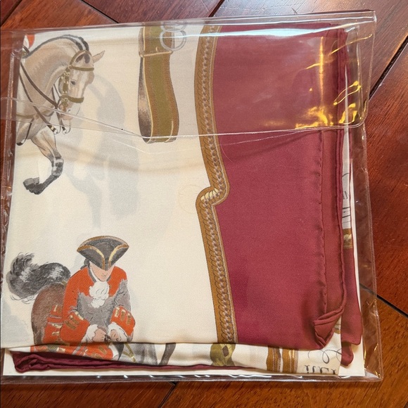 ⭐️NEW in Package Hermes Reprise Silk Scarf Equestrian⭐️ - Picture 10 of 10